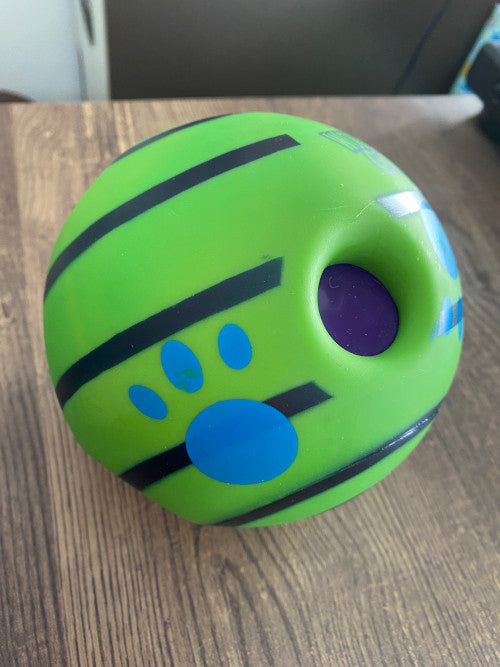 Wobble Wage Giggle Dog Ball